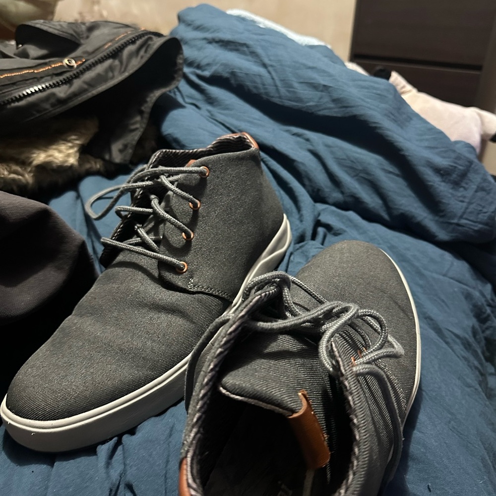 OluKai Men's Gray Chukka Boots